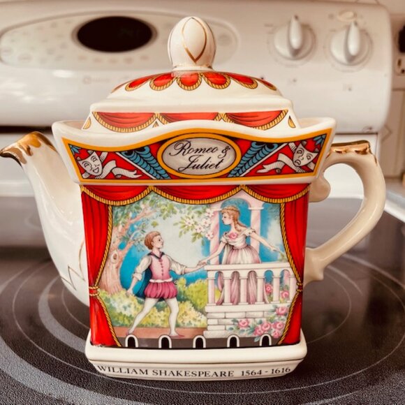 Vintage Sadler Romeo and Juliet Teapot - Picture 1 of 4
